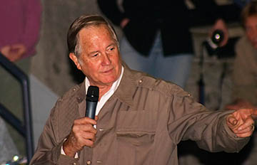 Jim Fowler addressing the Sea Lions at the Mystic Aquarium